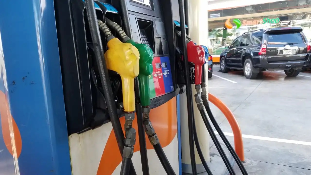 Gobierno baja los precios de la gasolina regular, el gasoil y el GLP