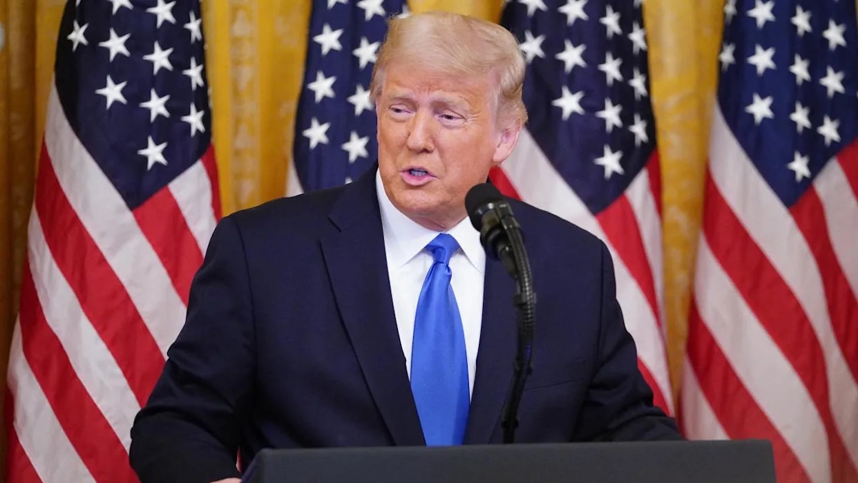 Trump asegura que el estrecho de Ormuz está abierto al tráfico
