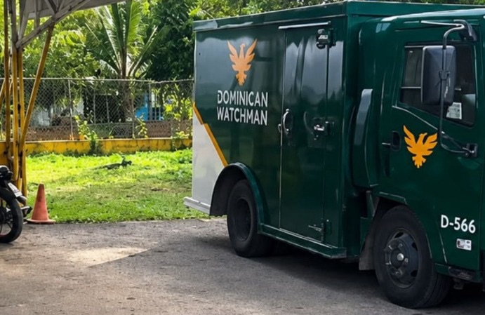 Hombres armados asaltan estación de gas y vehículo de valores en Monte Plata