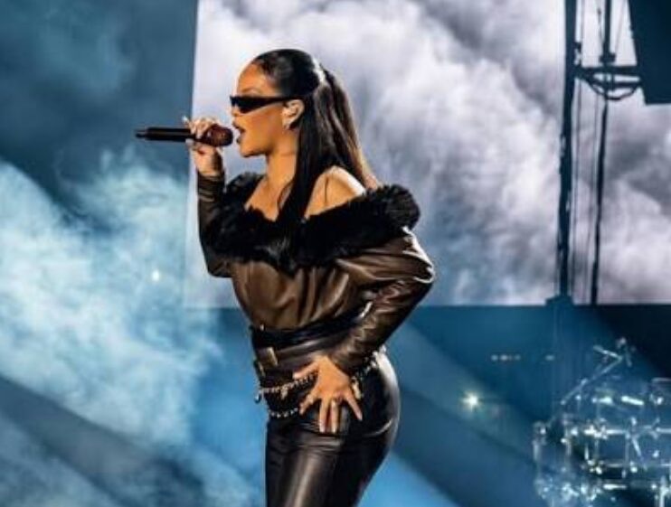 Así fue el regreso de Rihanna a los escenarios