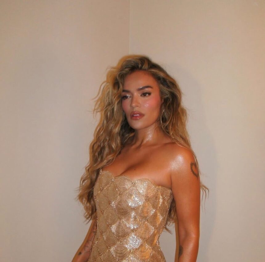 Karol G demuestra que sí le apuesta a la unión con mujeres y une a Becky G y Elena Rose a «Viajando Por El Mundo&nbsp;Tropitour»