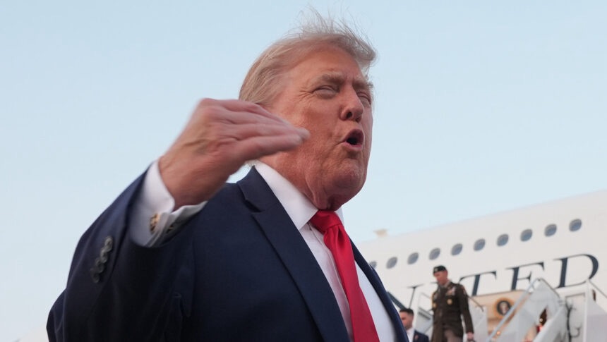 Trump: Golpeamos muy fuerte a Irán esta noche para honrar a los tres patriotas caídos
