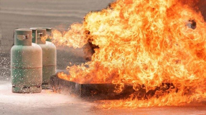 Explosión de tanque de gas deja cinco heridos en negocio de comida en Los Guaricanos