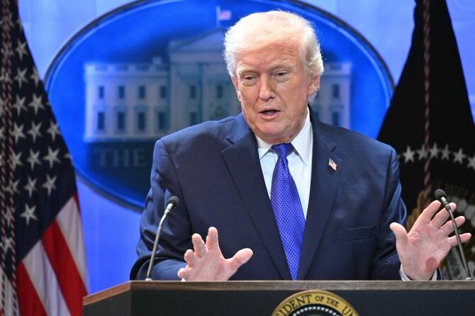 Trump advierte a China y Rusia que si suministran armas a Irán sería “muy malo” para ellos