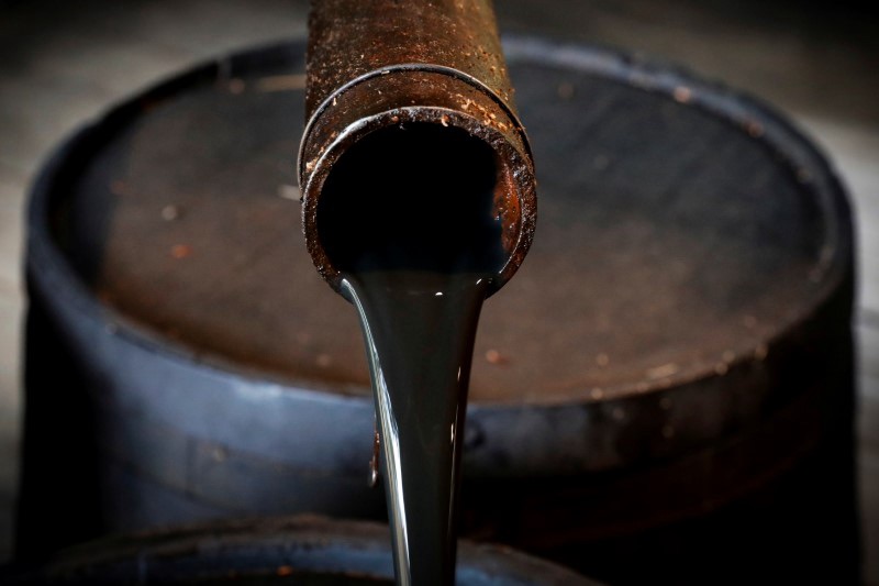 El barril de petróleo Brent alcanzó los 100 dólares por la extensión de la guerra en Medio Oriente
