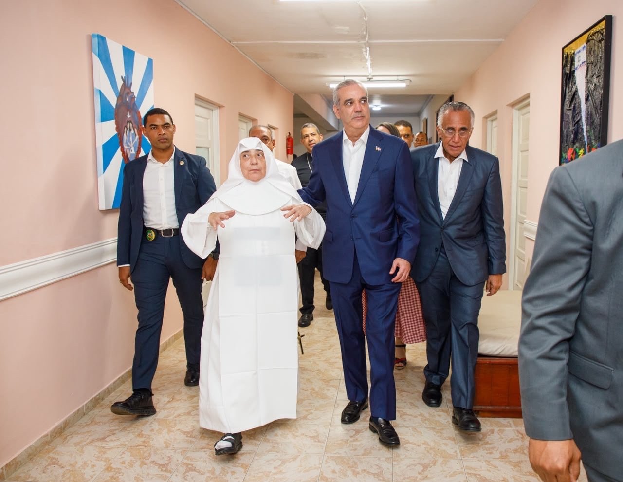 *Presidente Abinader visita Hogar de Ancianos San Francisco de Asís tras remozamiento de seis áreas para mejorar la calidad de vida de los residentes