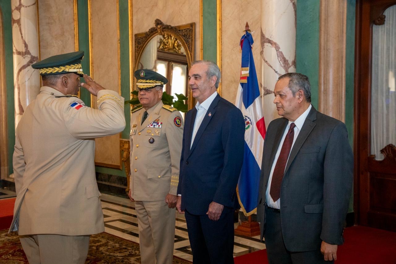 Presidente Abinader toma juramento a nuevos comandantes del Ejército y la Fuerza Aérea y al director de la Policía Nacional