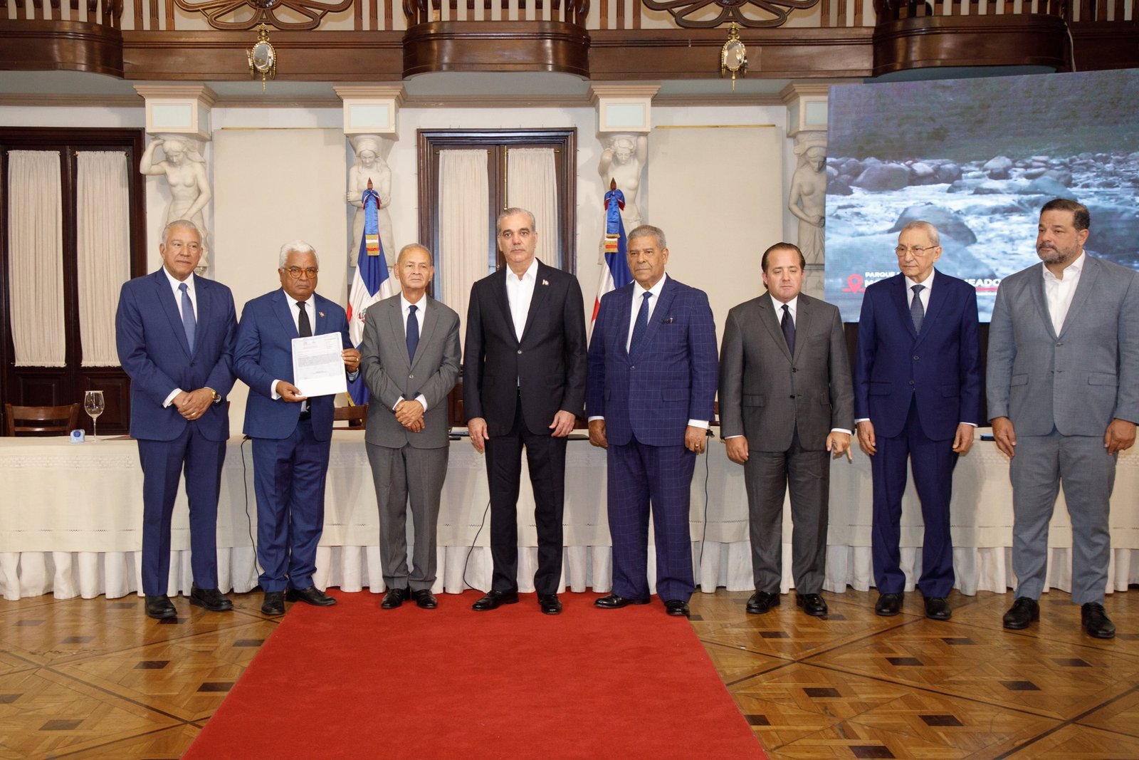 Presidente Abinader entrega de títulos de Parques Nacionales al Estado Dominicano