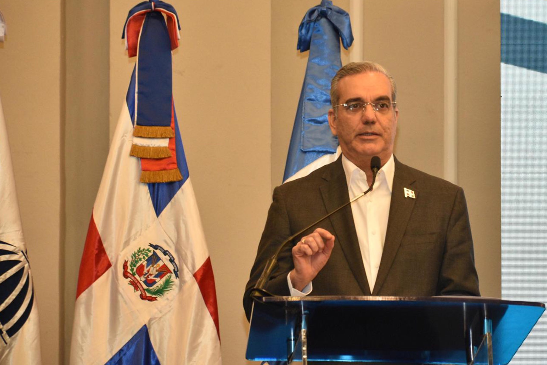 Abinader participará este sábado en la toma de posesión del nuevo obispo y supervisará la presa de Guaigüí