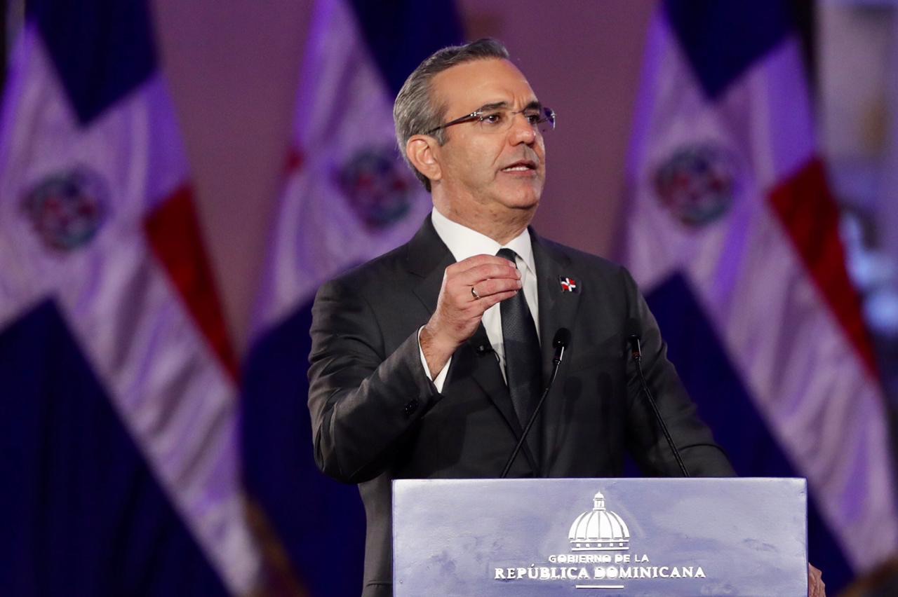 Abinader anuncia Gobierno ampliará tratamiento de aguas residuales a Boca Chica y otras localidades
