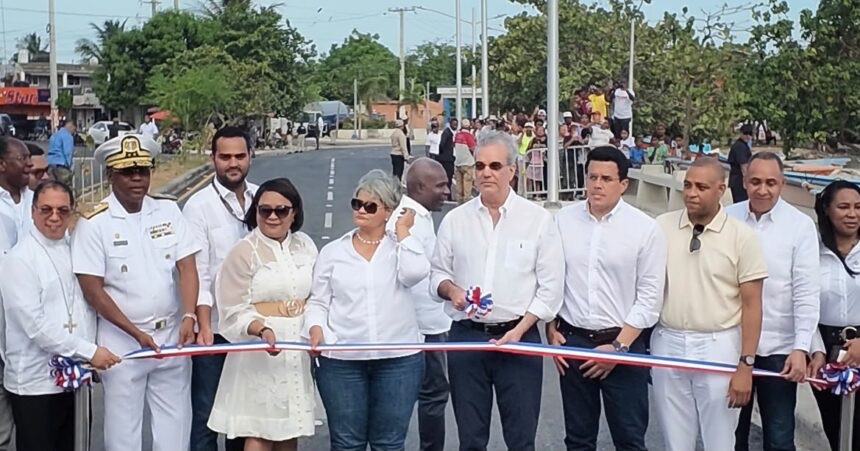 Mitur entrega renovada playa El Faro en San Pedro de Macorís