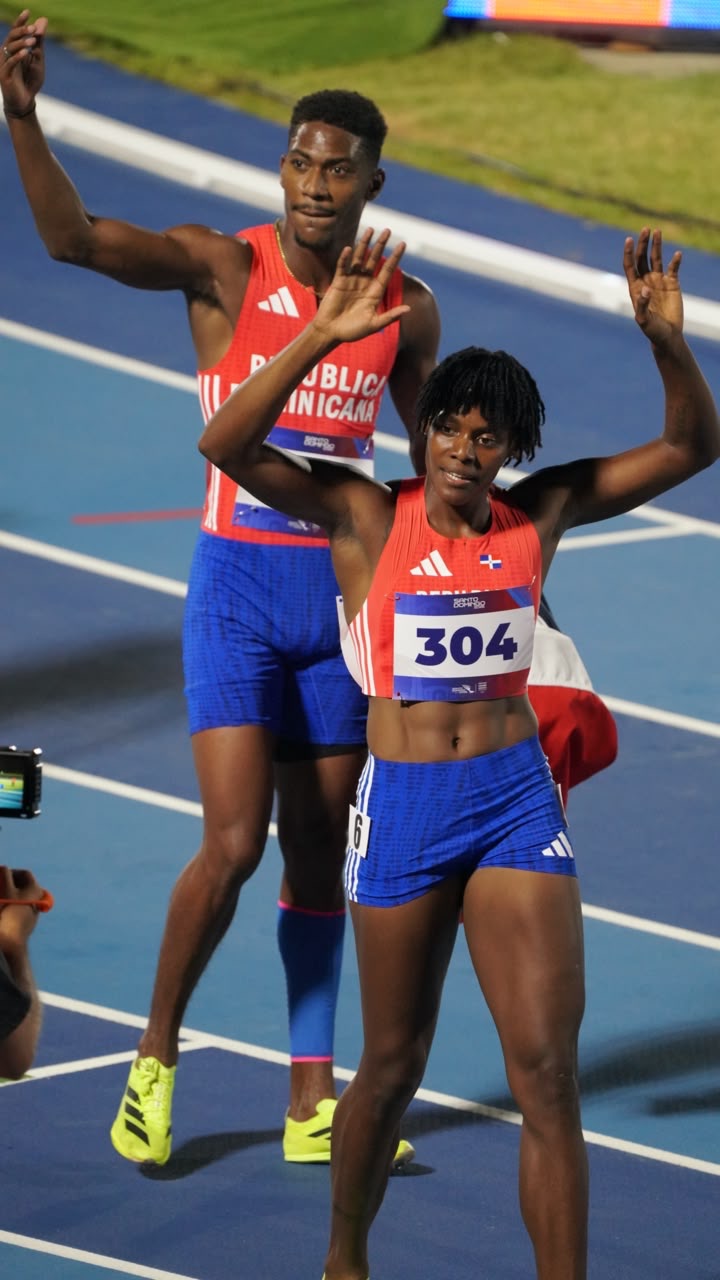 República Dominicana establece nuevo récord en el relevo mixto 4×400 metros en los JCC