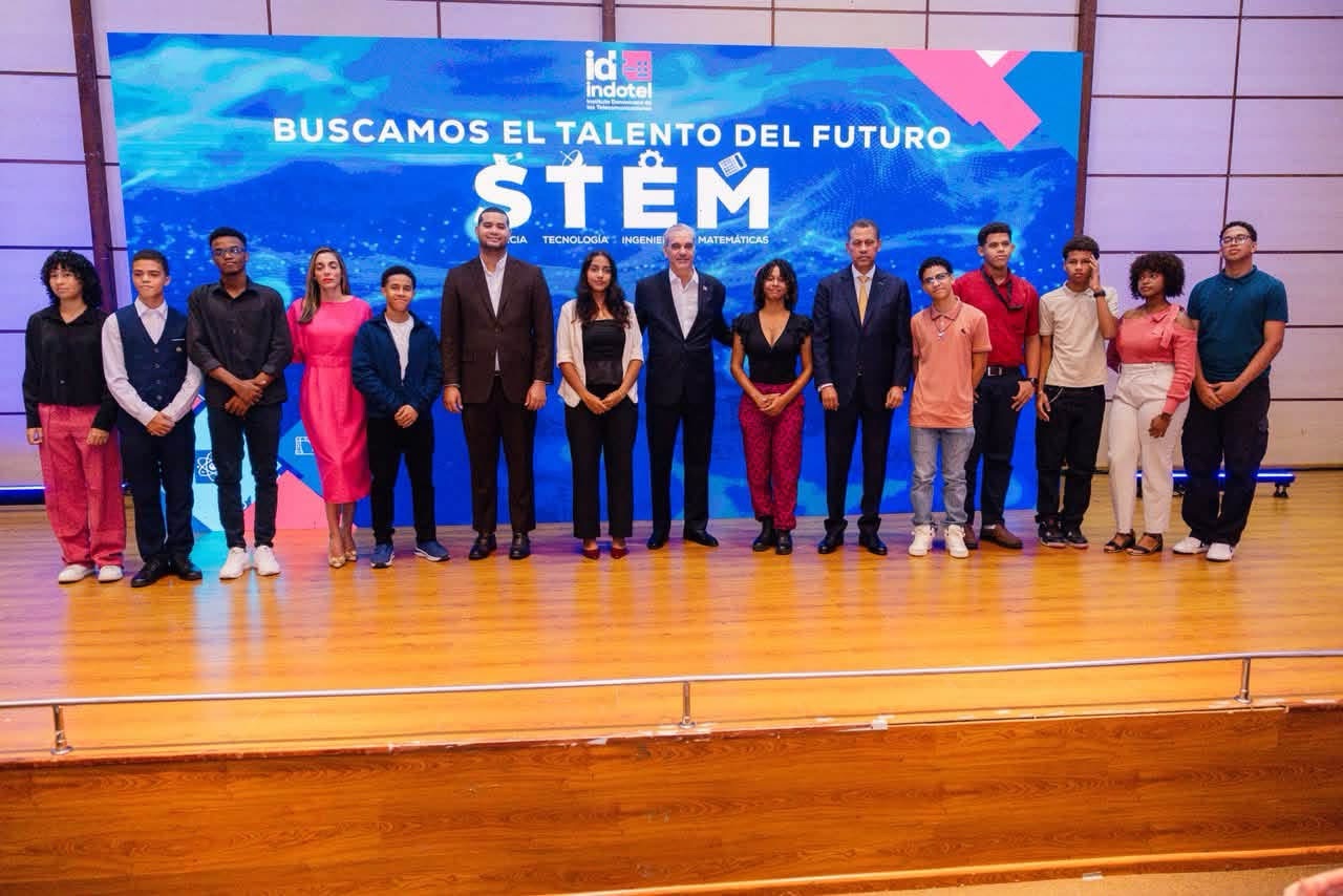 Abinader reconoce a más de 170 estudiantes por su talento en áreas STEM