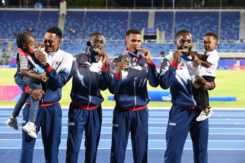 República Dominicana conquista el oro y rompe récord en el relevo masculino 4×100 metro