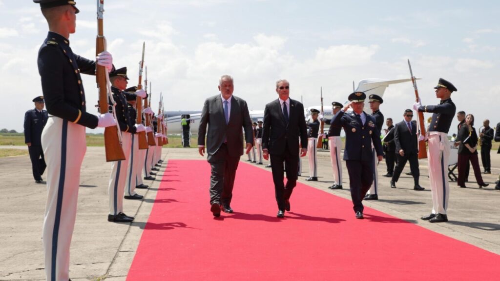 Presidente Abinader llega a Cali para ceremonia de posesión de Abelardo de la Espriella