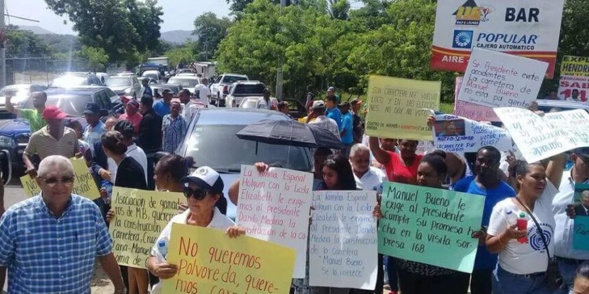 Comunitarios protestan en Dajabón por construcción de carretera