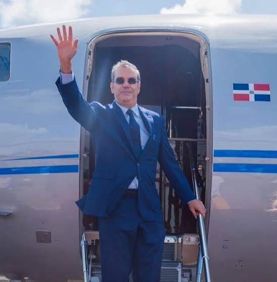 Abinader concluye visita a Colombia y regresa a RD luego de asistir a toma de posesión de De la Espriella