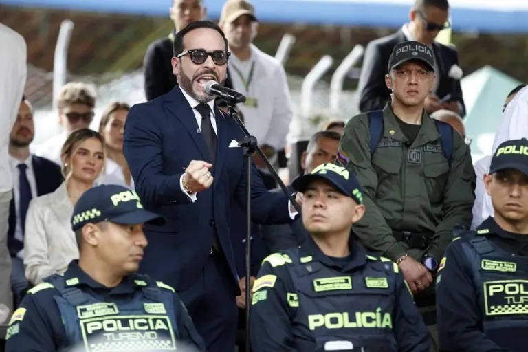 Abelardo de la Espriella presenta su primer parte de resultados contra los grupos armados ilegales en Colombia