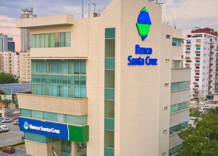 Feller Rate ratifica calificación de Banco Santa Cruz en “AA-” y eleva sus perspectivas a “positiva”