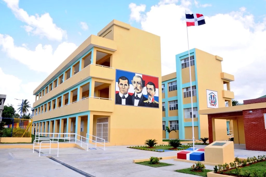 Infraestructura Escolar entrega nuevas aulas y obras en San Cristóbal para el año lectivo 2026-2027