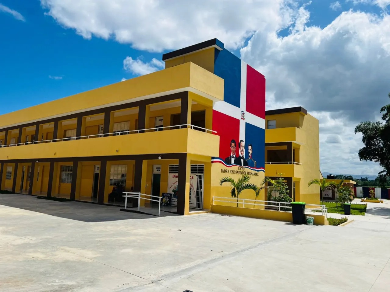 Minerd informa incorporación de más de 1,200 aulas nuevas para el año escolar