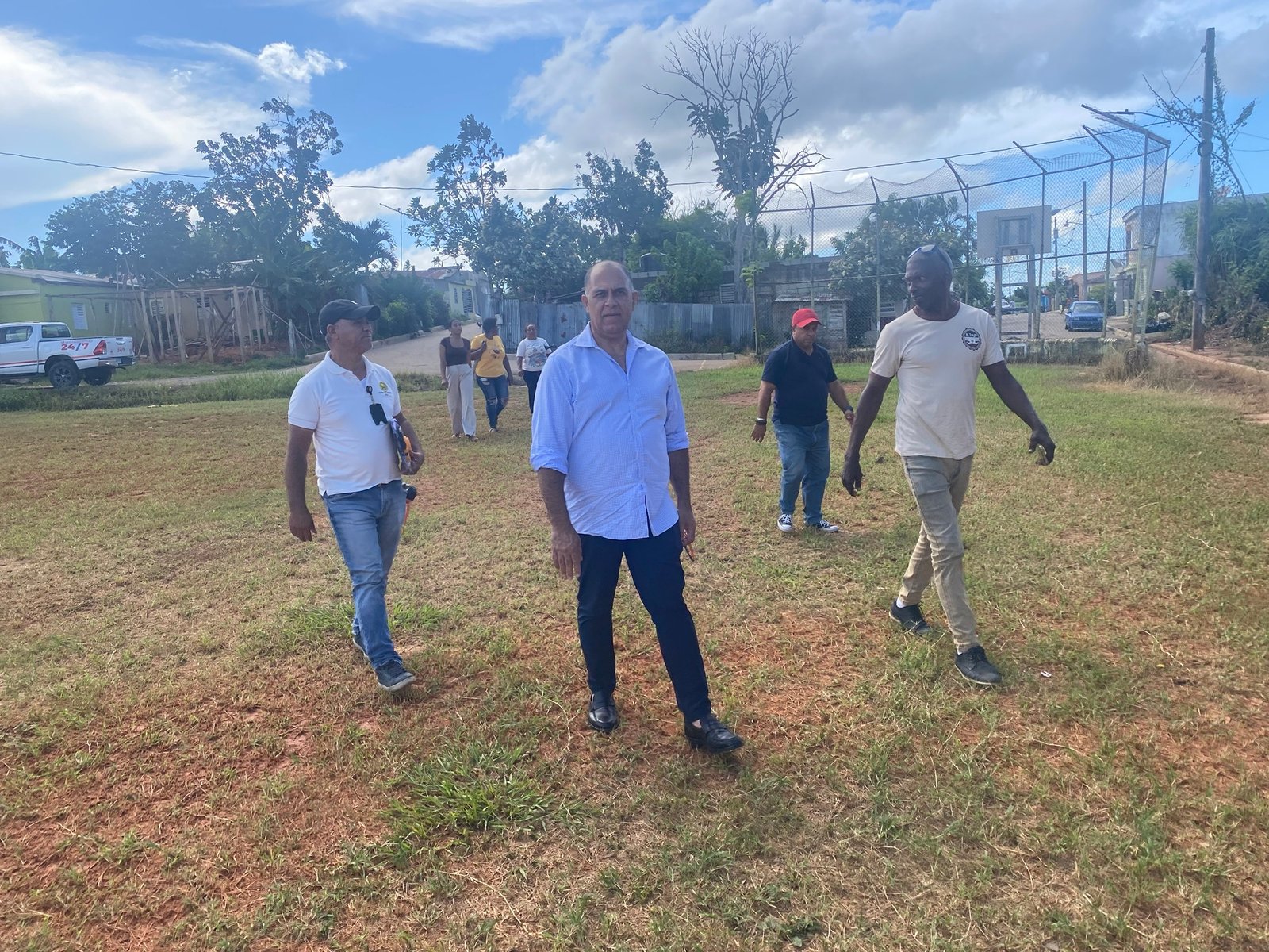 Diputado Héctor Rosa (Puchito) visita Centro Educativo Mango Limpio junto a comisión de Infraestructura Escolar en busca de soluciones