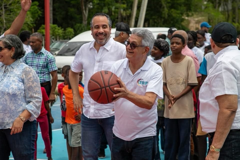 INEFI inaugura moderna cancha en la comunidad Las Pajas de Hato Mayor