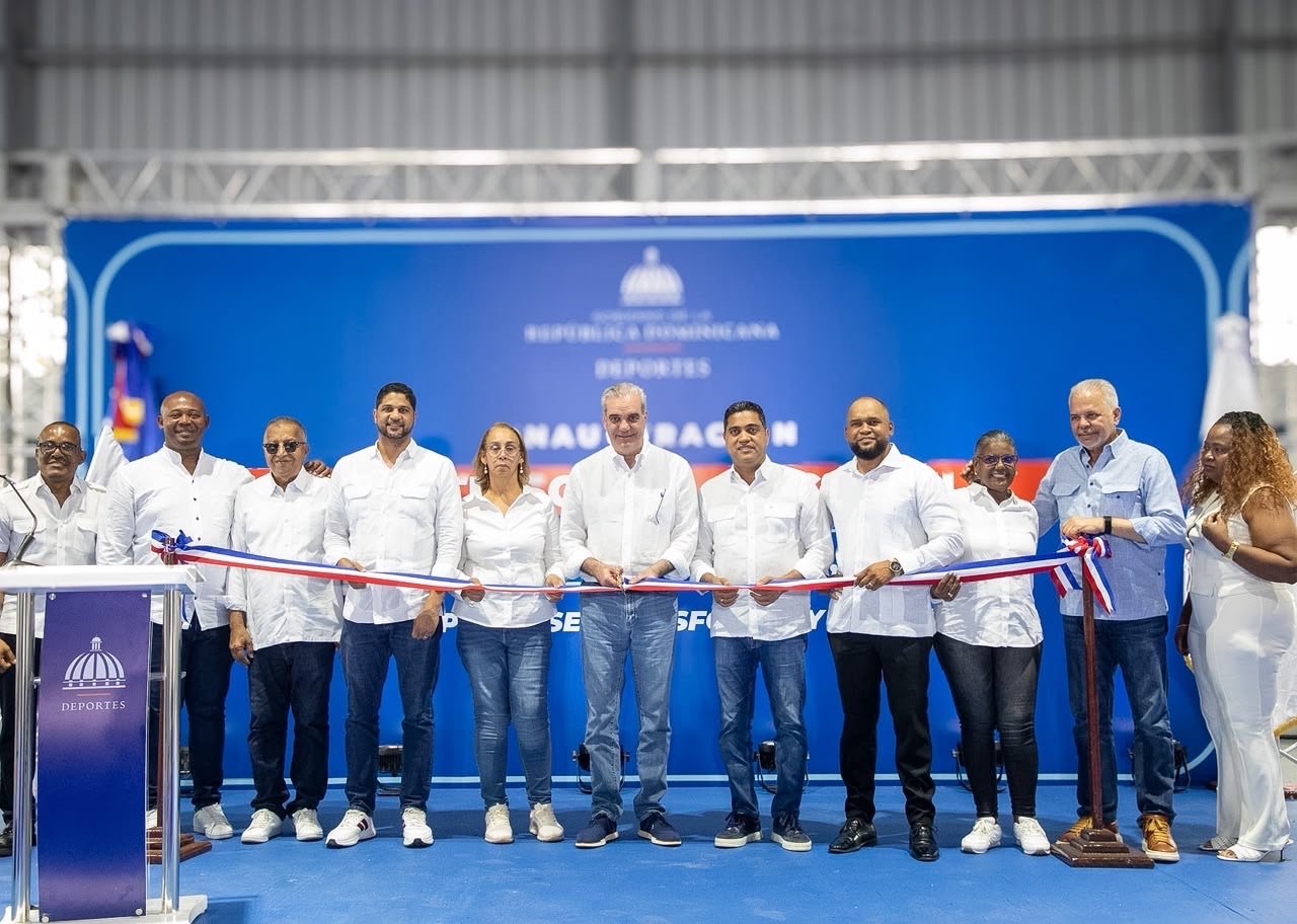 Presidente Abinader entrega moderno techado multiuso que impulsa el deporte y la recreación juvenil en Bajos de Haina