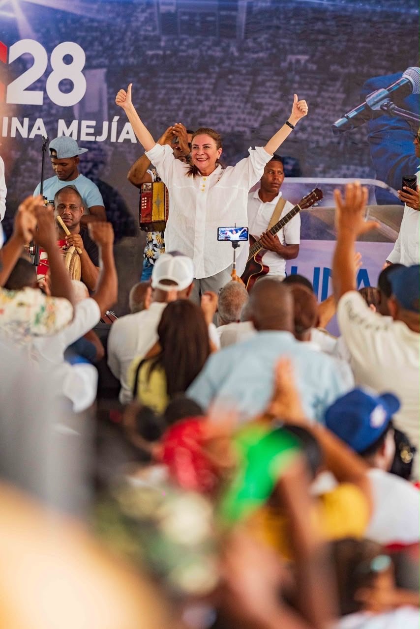 Carolina Mejía juramenta equipos en Bahoruco y llama a trabajar de cara a 2028