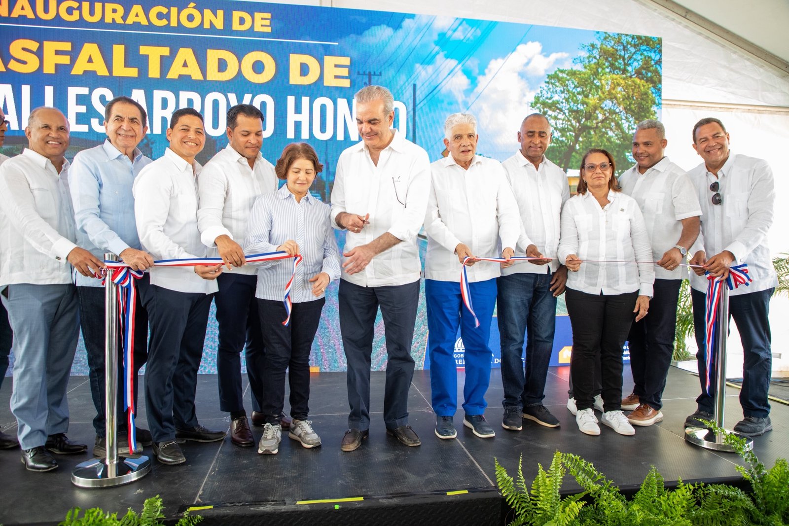 Presidente Abinader inaugura en Matanzas nuevo puente sobre el río Galeón y asfaltado de calles para fortalecer la conectividad vial y la productividad de Peravia
