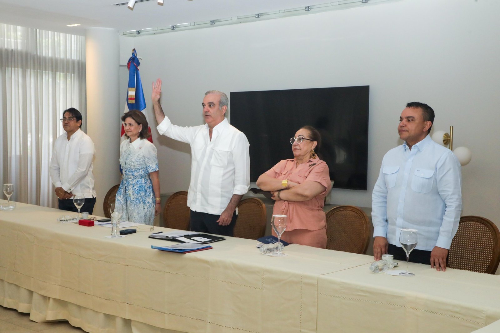 Presidente Abinader toma juramento al voluntariado del Hospital Periférico Monte Adentro Dr. Antonio Trueba