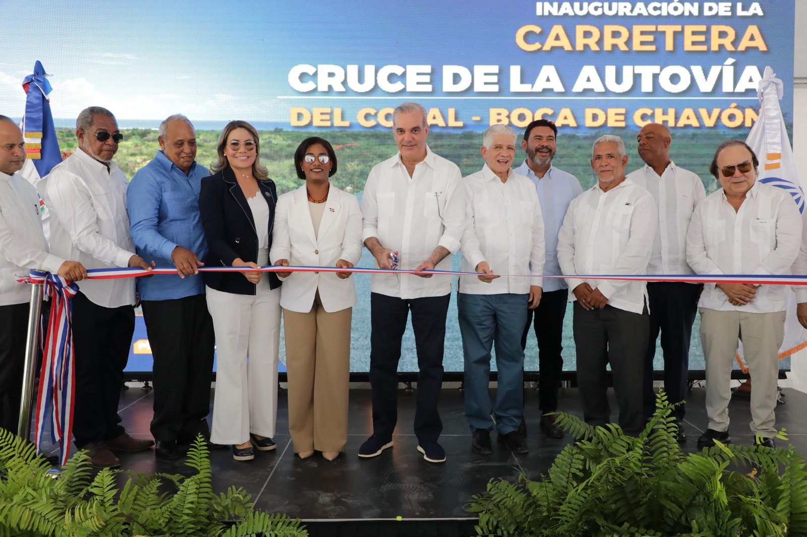 Tras 25 años de espera, presidente Abinader inaugura la carretera de Boca de Chavón
