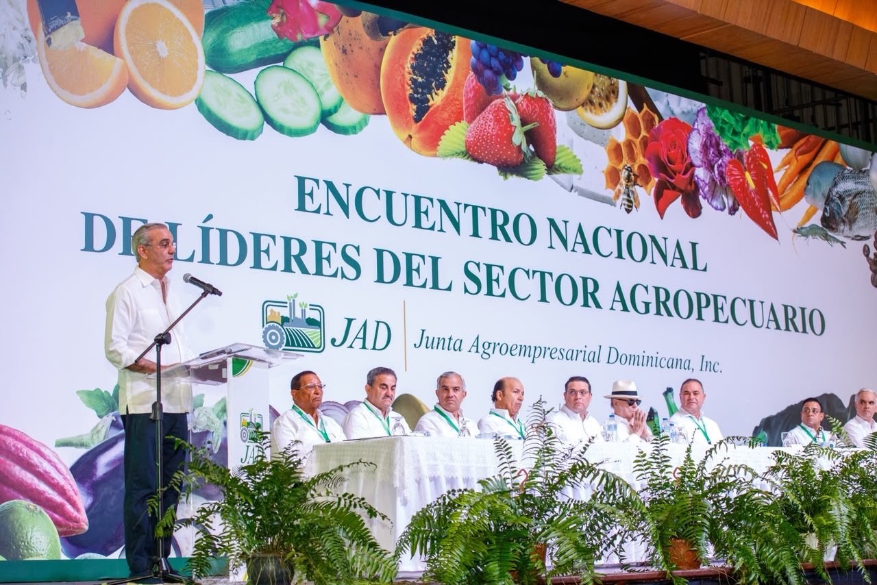 Presidente Abinader destaca los avances del Gobierno en mecanización agrícola para elevar la productividad, reducir costos y disminuir la dependencia de mano de obra extranjera
