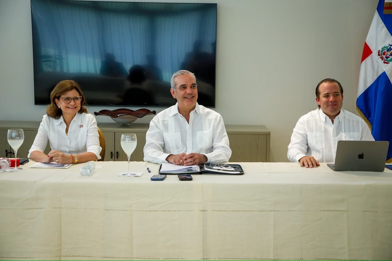 Presidente Abinader reitera inversiones para desarrollo de Santiago; destinarán RD$9,000 millones para Acueducto Cibao Central y RD$1,700 millones para mejorar hospitales