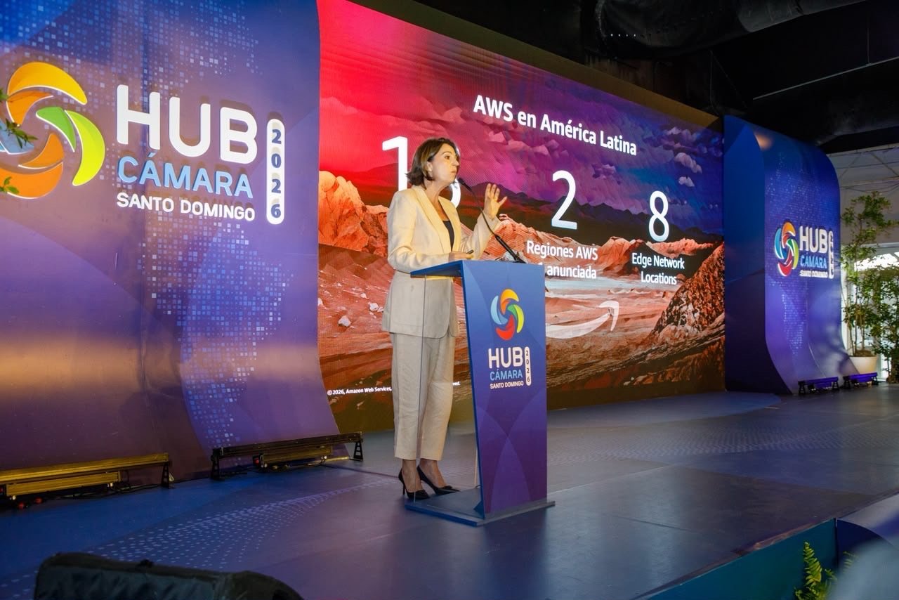 Gobierno dominicano y Amazon Web Services lanzan programa de 50 mil becas para capacitar en inteligencia artificial y computación en la nube
