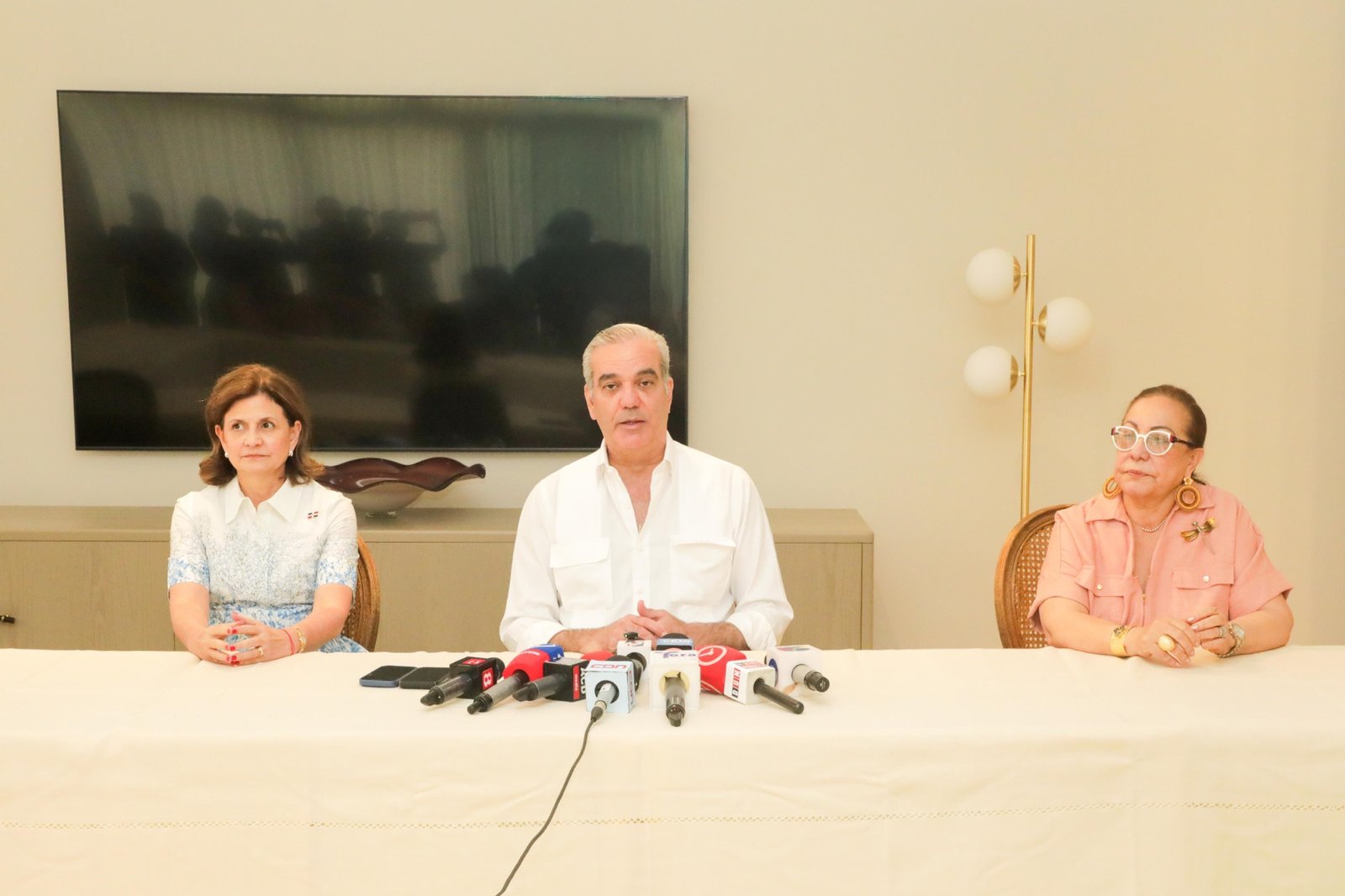 Presidente Abinader anuncia ampliación de la carretera hacia Licey al Medio a cuatro carriles para mejorar la movilidad y los accesos viales de Santiago