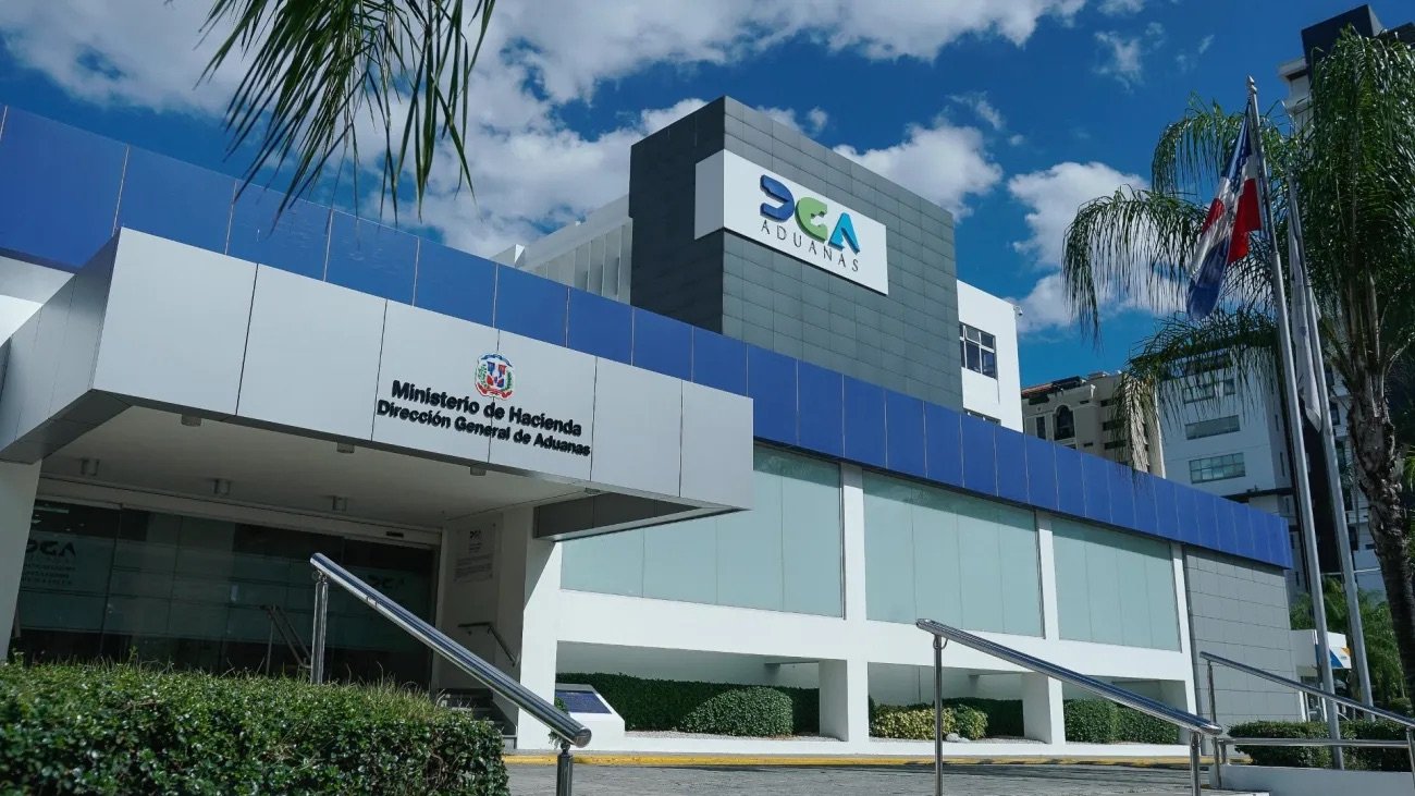 DGA limita cantidad de contenedores y horario de salida de mercancías hacia Haití