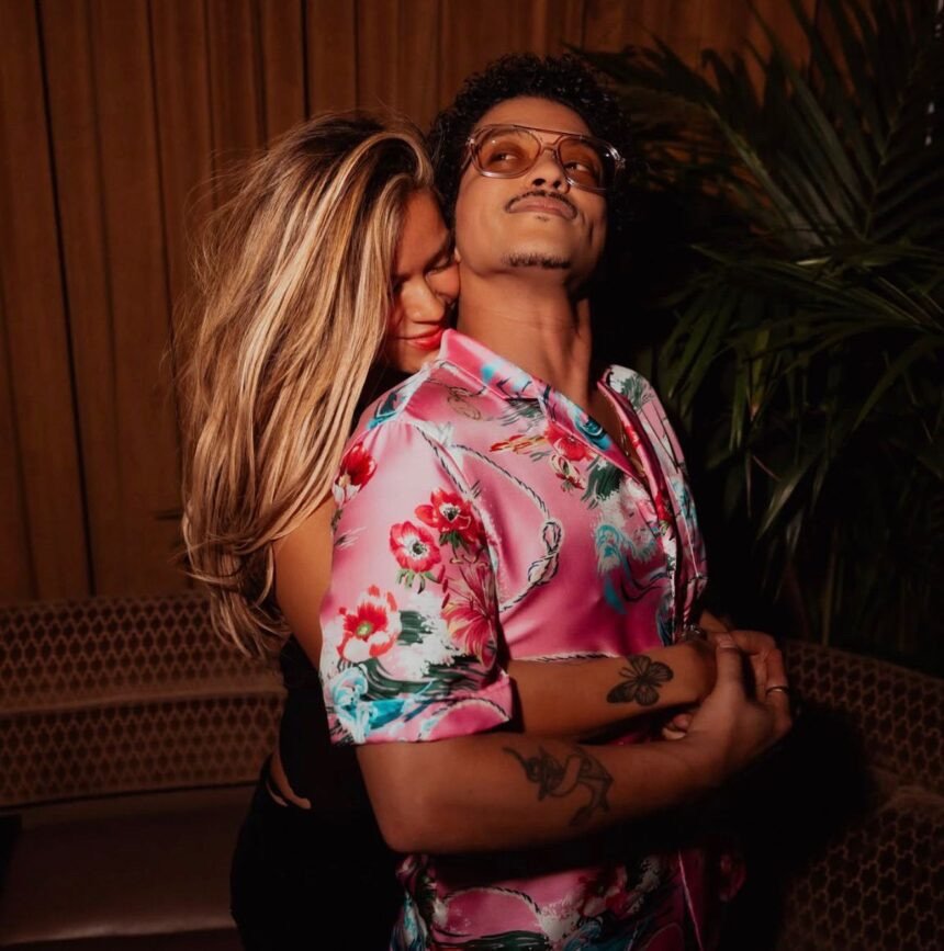 Bruno Mars y Karol G ¿usando marketing emocional para publicidad?