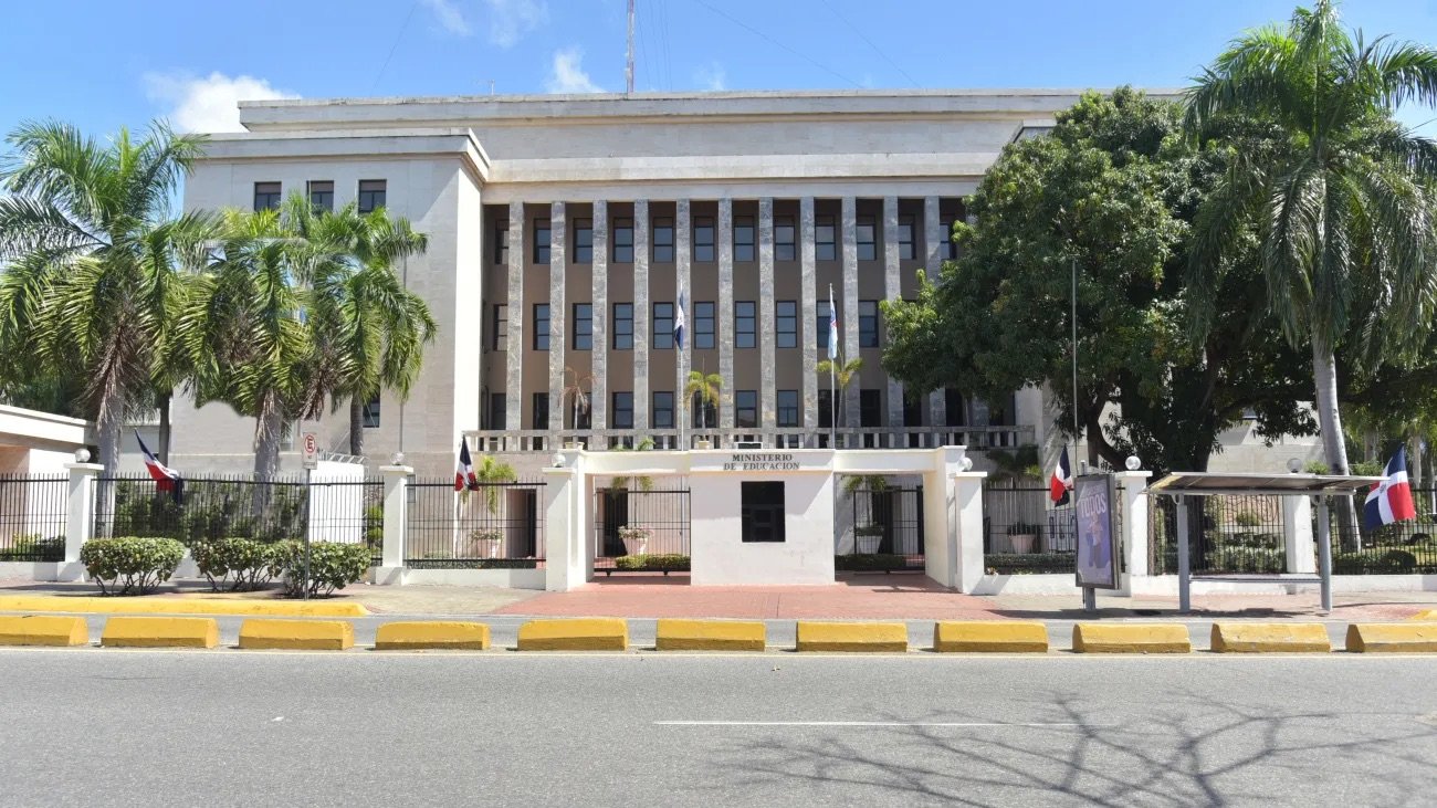 Educación advierte a la ADP por reducir horario de clases