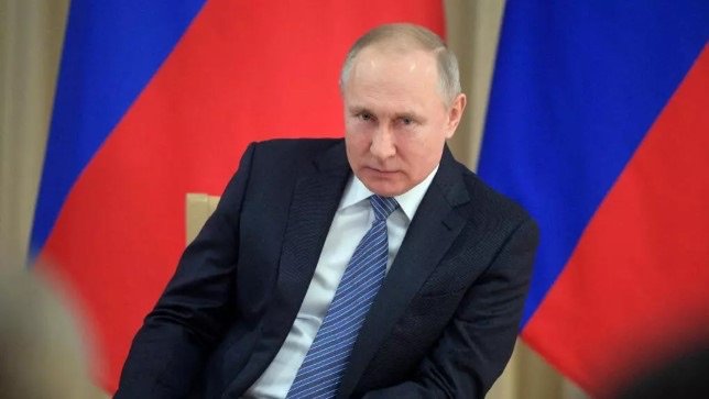 Putin se reúne con enviados estadounidenses en el Kremlin para reanudar las conversaciones sobre el fin de la guerra en Ucrania