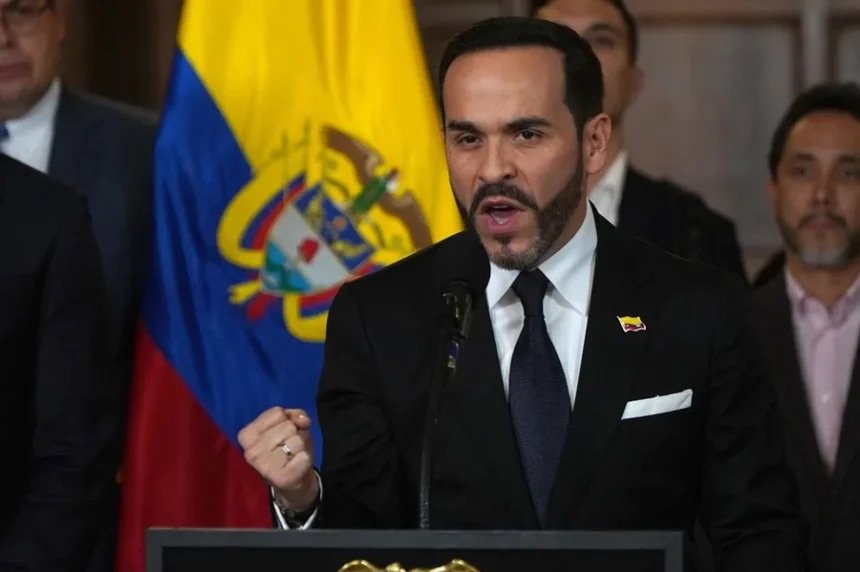 Un juez ordena a De la Espriella retirar publicaciones en las que aparece entre cadáveres