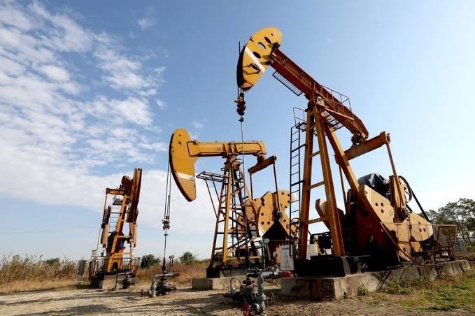 El petróleo de Texas sube un 4,4 % y alcanza su precio de cierre más alto desde mayo
