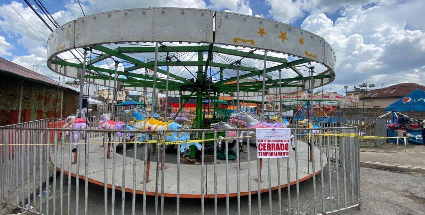 Cierran feria de atracciones mecánicas en Hato Mayor tras incidente que afectó a tres menores