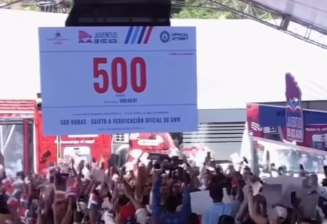 Jóvenes dominicanos superan las 500 horas de lectura y logran récord Guinness