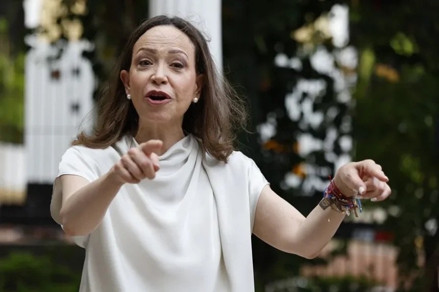 Impiden tres nuevos intentos de María Corina Machado de volver a Venezuela, dice su equipo