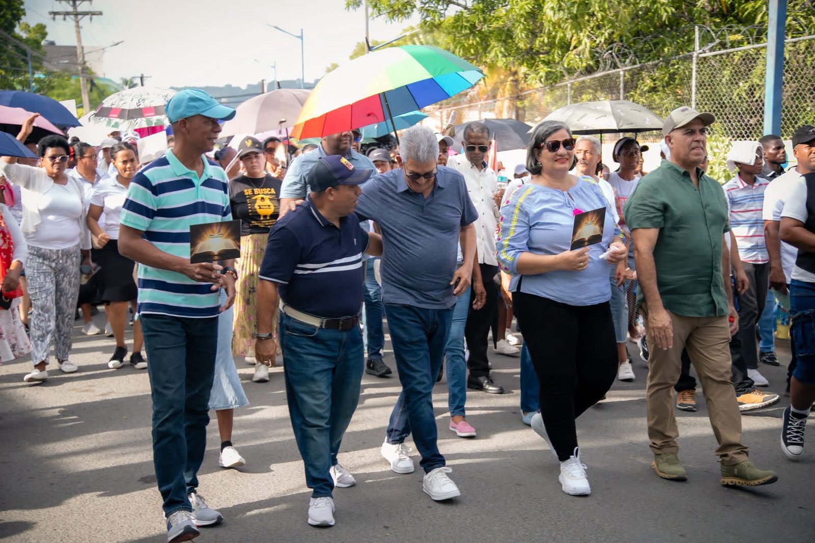Evangélicos recorren las calles de Hato Mayor para celebrar el Día Nacional de la Biblia