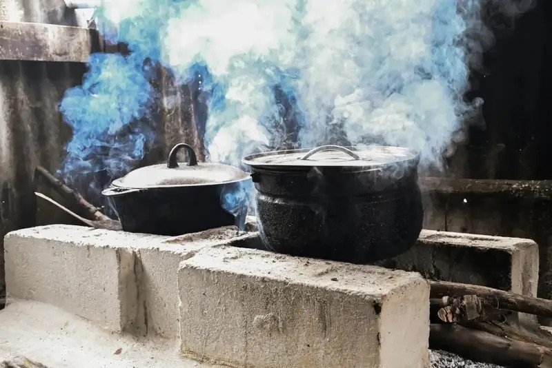 Gobierno sustituirá fogones de leña y carbón por estufas en hogares vulnerables