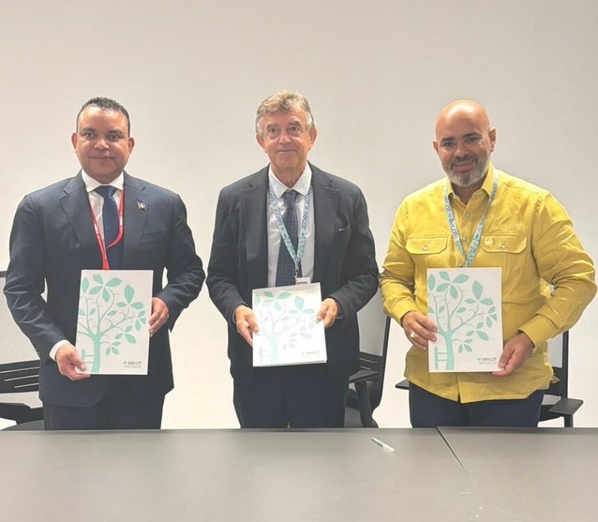 Julio Landrón anuncia convenio para llevar medicina robótica a hospitales públicos antes de 2027