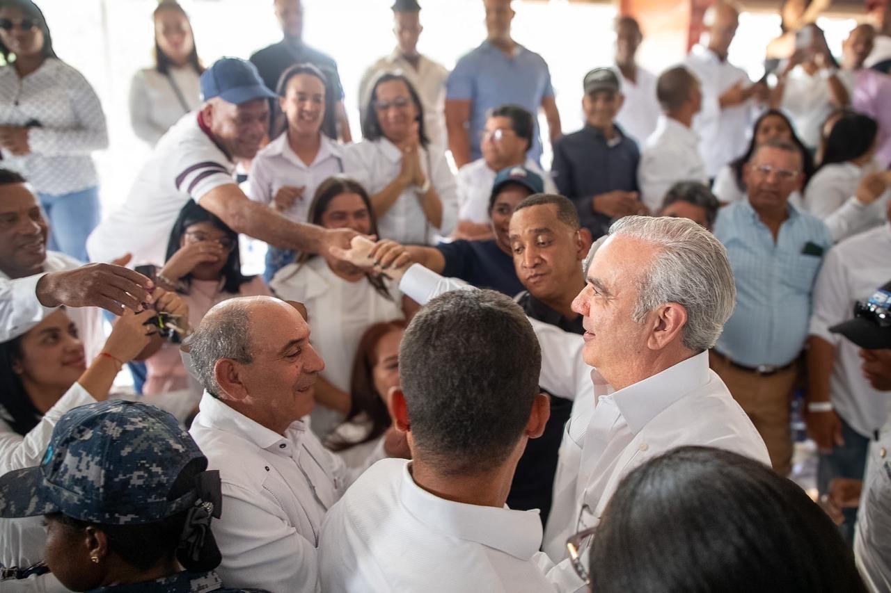 Presidente Abinader lanza iniciativa social “Fogones por Estufas” que se reproducirá en las zonas montañosas del país a través de DASAC