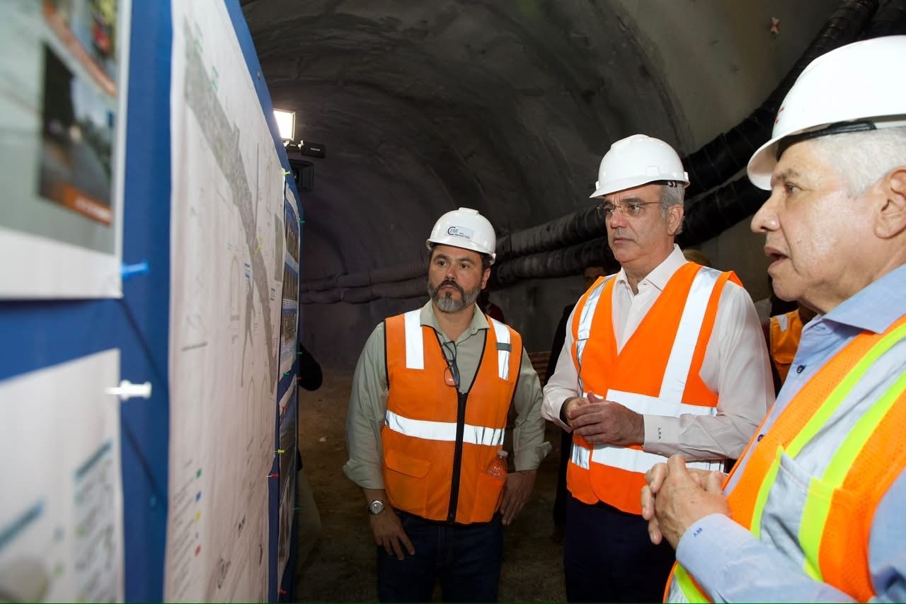 Presidente Abinader supervisa túnel pluvial de la avenida Luperón que se construye con fondos de Aerodom, para evitar inundaciones en la zona